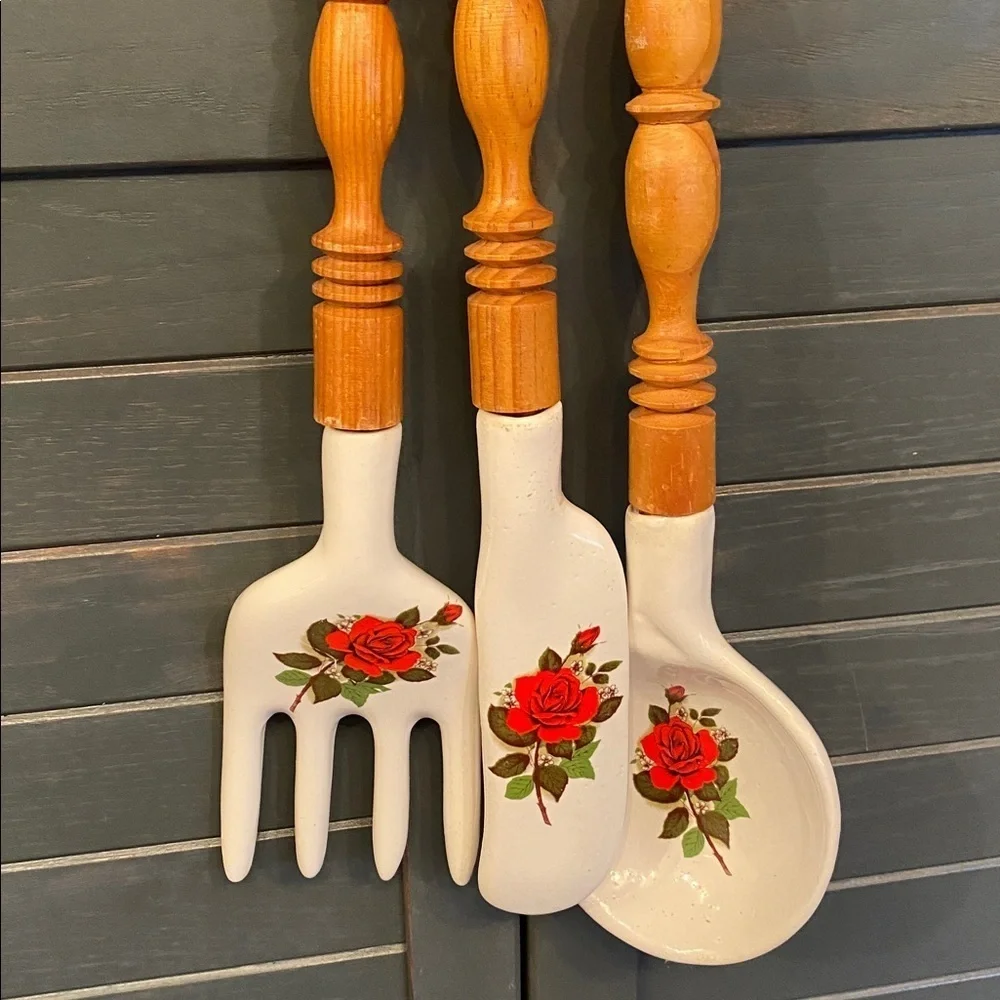 Vintage Wooden Utensil Set with Floral Design - Picture 2 of 16